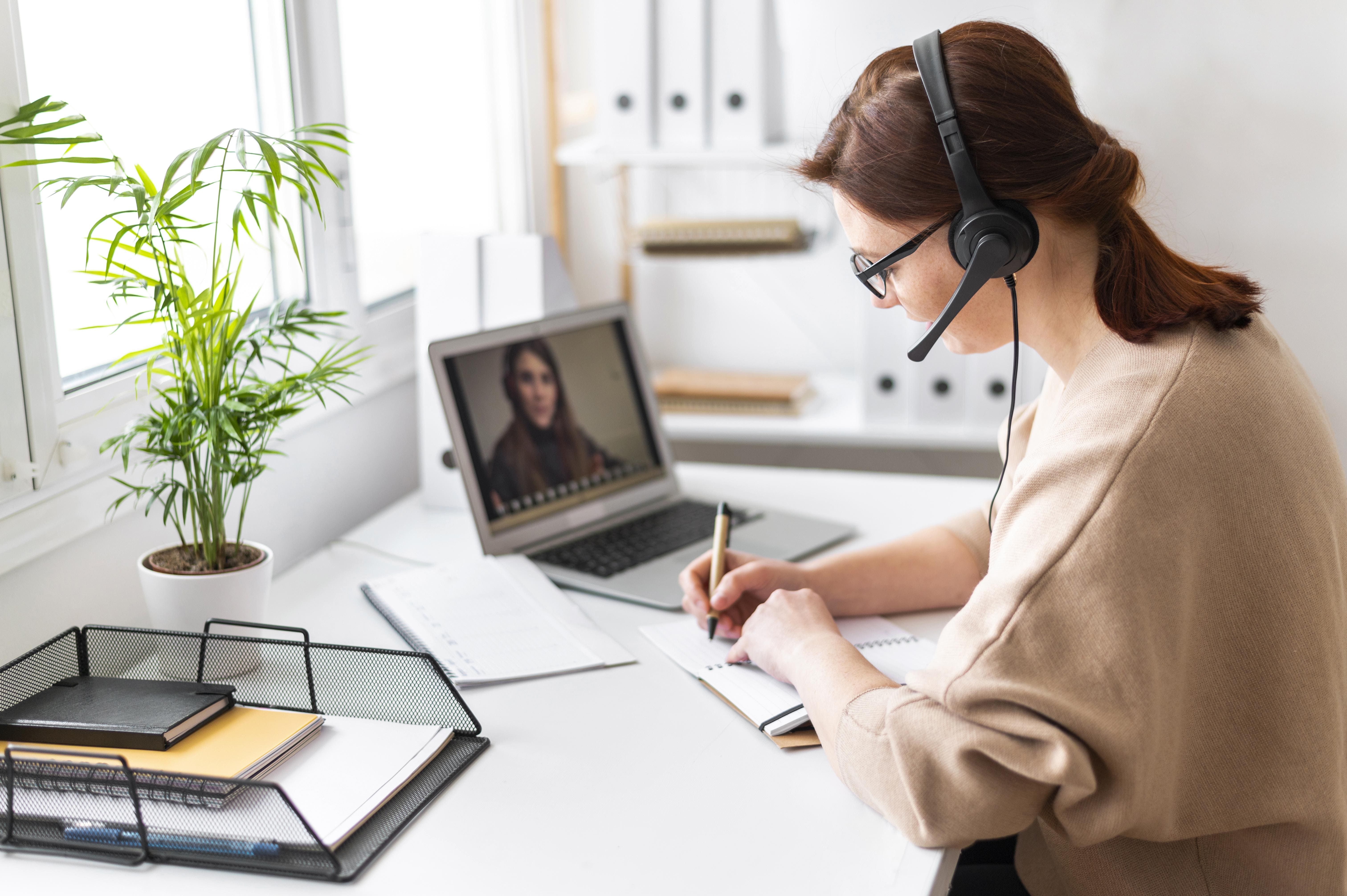 10 Essential Tasks Entrepreneurs Should Outsource to a Virtual Assistant
